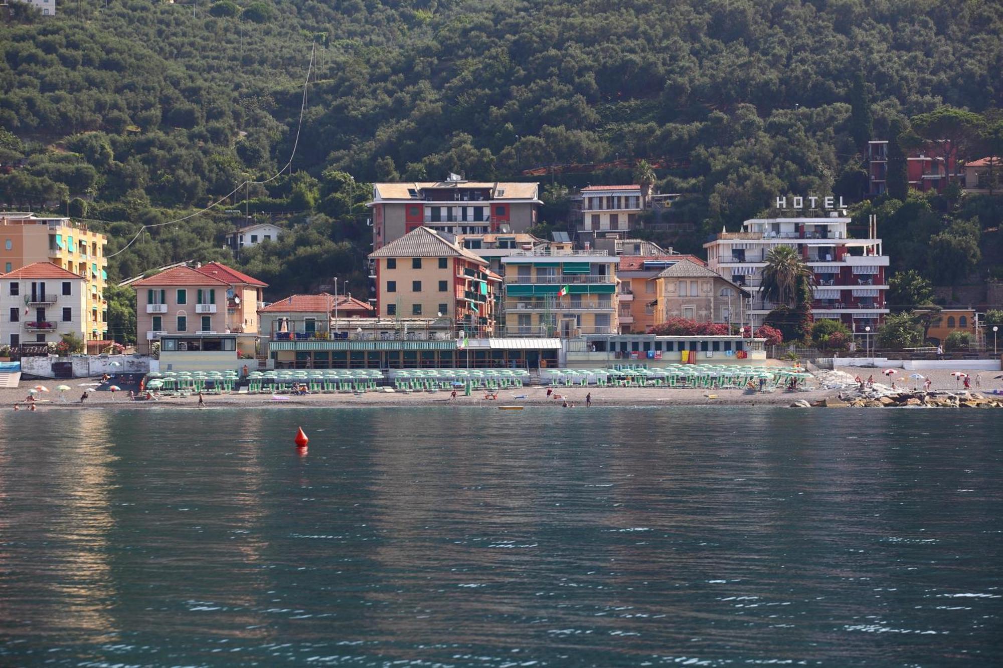 Real Park Hotel Cavi di Lavagna Exterior photo